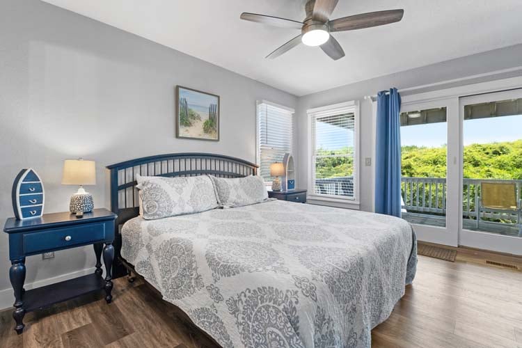 1st Floor King with Private Bath