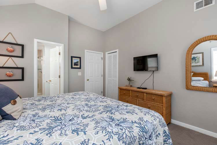 2nd Floor King with Private Bath