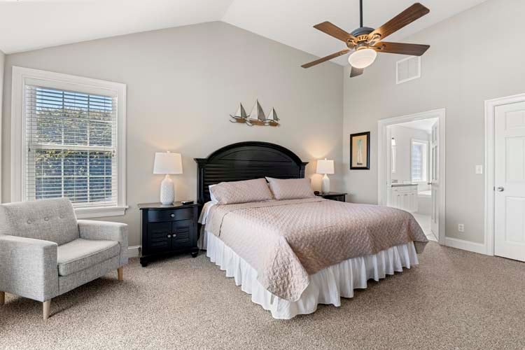 2nd Floor King with Private Bath