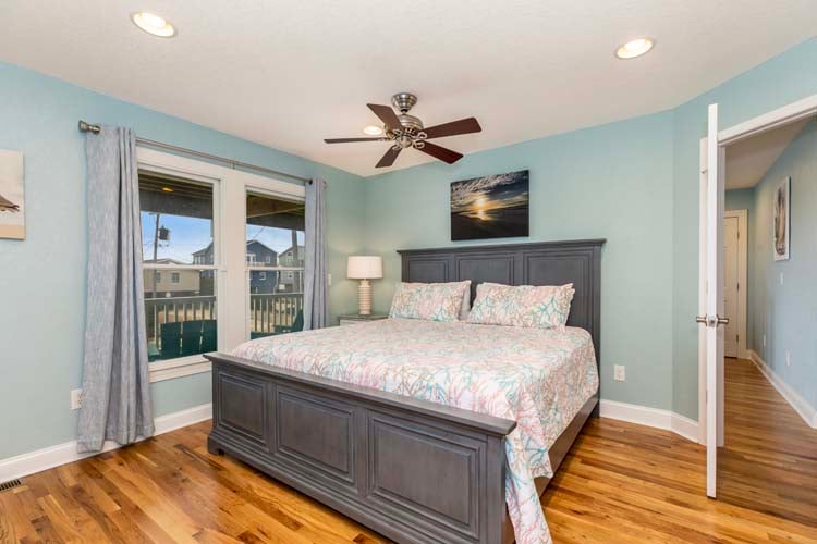 1st Floor King with Private Bath