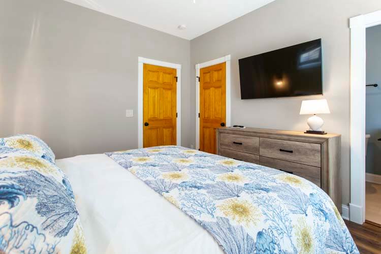 1st Floor King with Private Bath