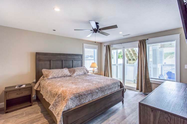 Ground Floor King with Private Bath (18)