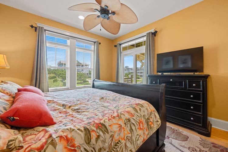 1st Floor King with Private Bath