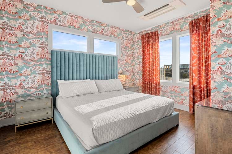 1st Floor King with Private Bath (SW)