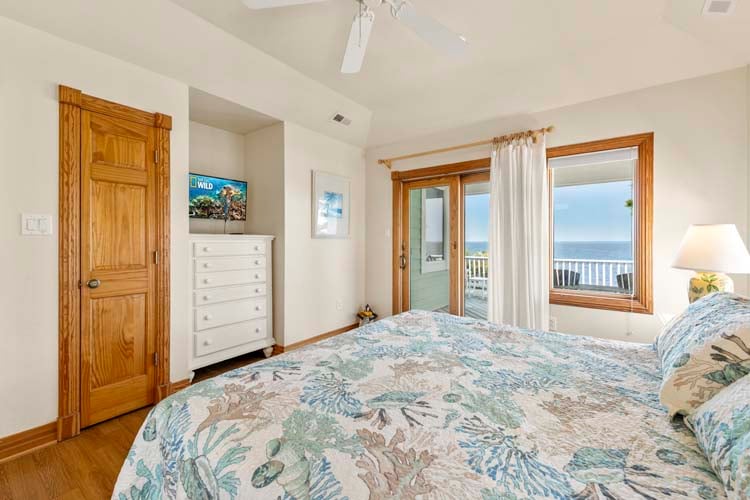 2nd Floor King with Private Bath