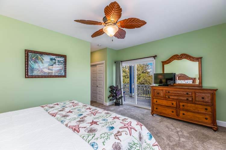 1st Floor King with Private Bath