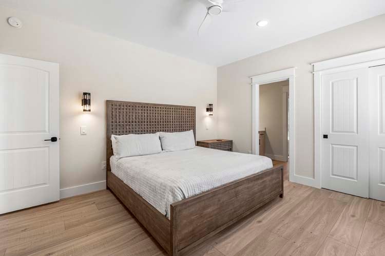 1st Floor King with Private Bath (6)