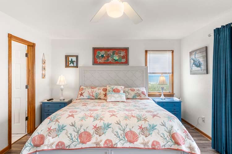 1st Floor King with Private Bath