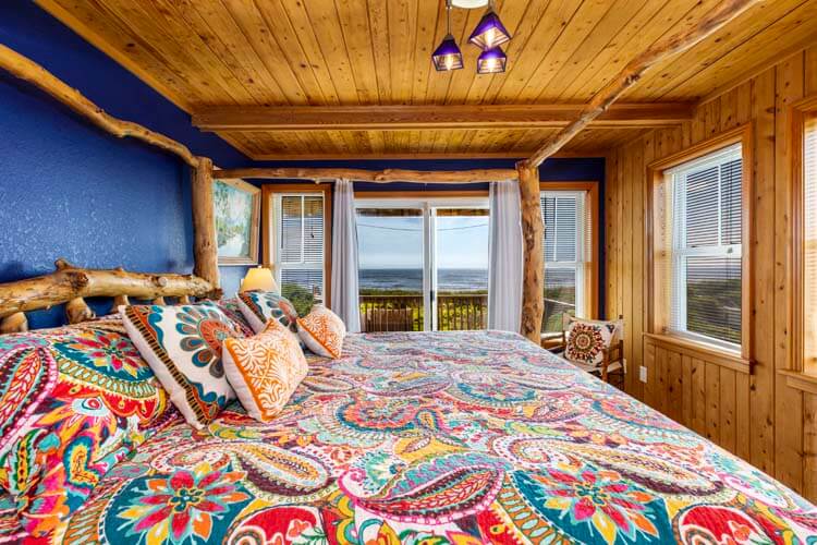 1st Floor Oceanside King with Private Bath