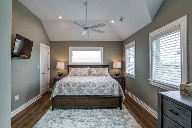 2nd Floor King with Private Bath