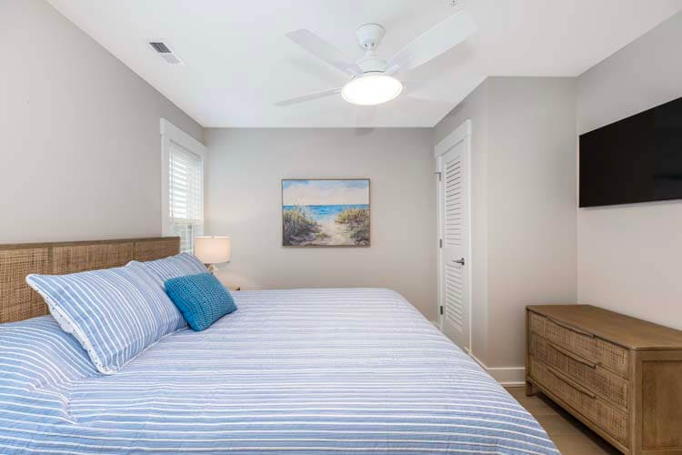 Ground Floor King with Private Bath (17)