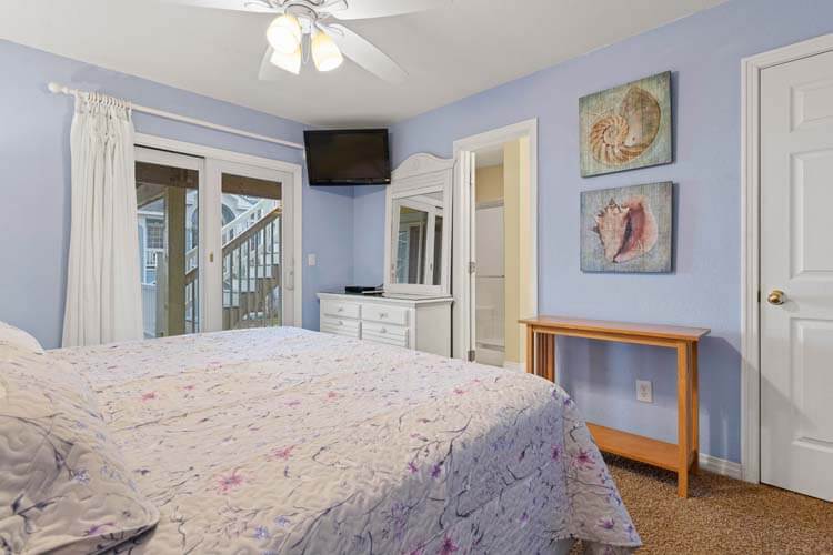 1st Floor King with Private Bath