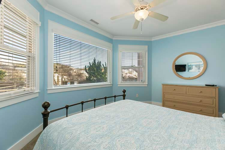 Ground Floor Queen with Private Bath