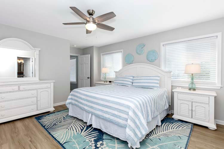 1st Floor King with Private Bath