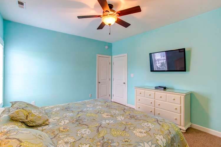 1st Floor King with Private Bath