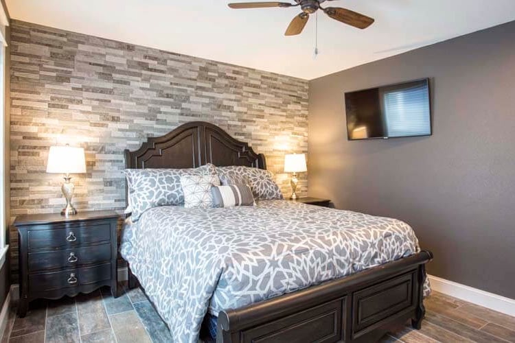 Ground Floor Queen with Private Bath (14)