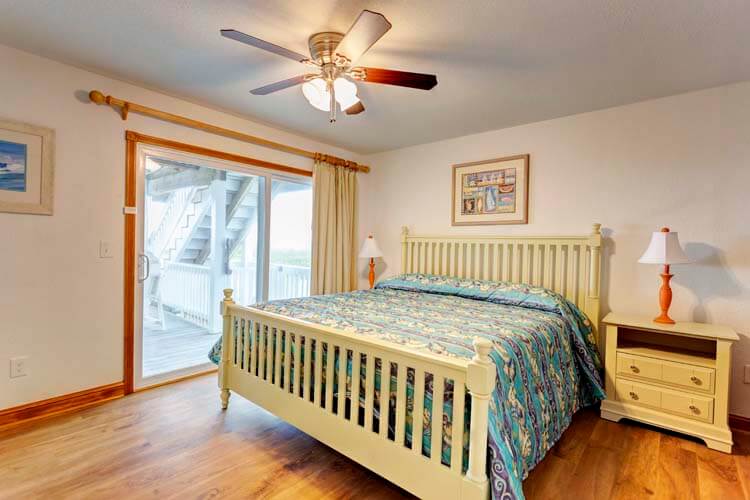 1st Floor King with Private Bath