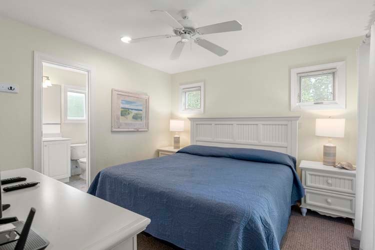 1st Floor King with Private Bath