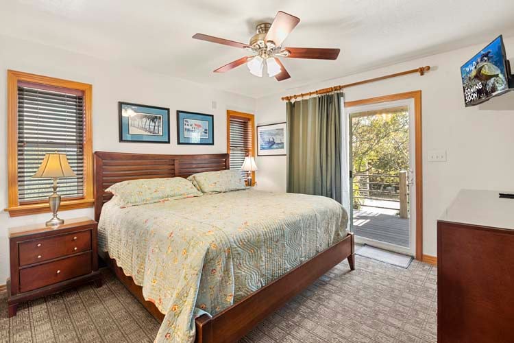 1st Floor King with Private Bath