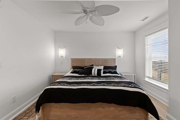 2nd Floor King with Private Bath (5)