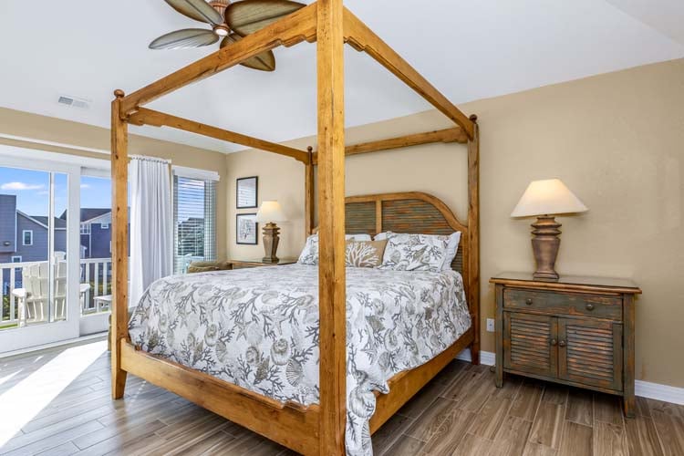 2nd Floor King with Private Bath