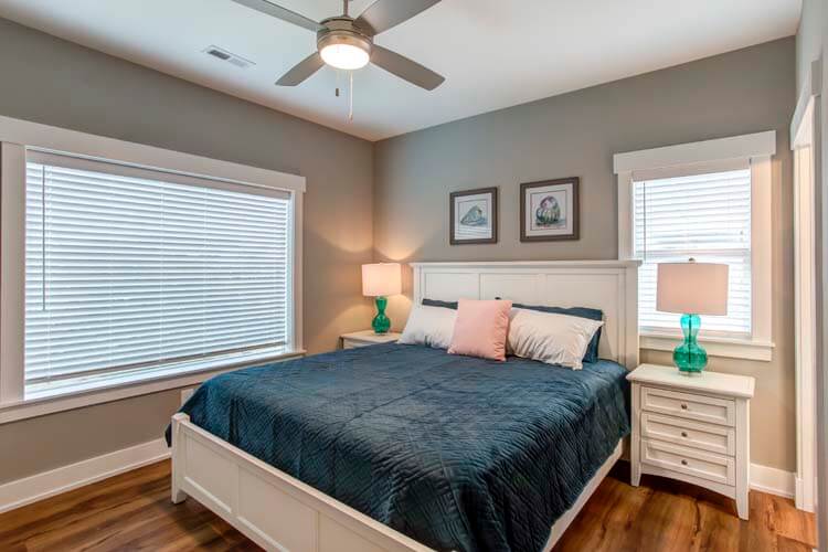 1st Floor King with Private Bath