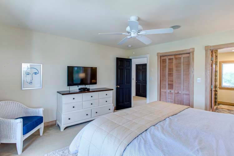 1st Floor King with Private Bath