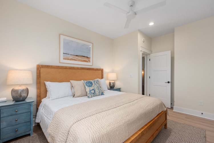 Ground Floor King with Private Bath (7)