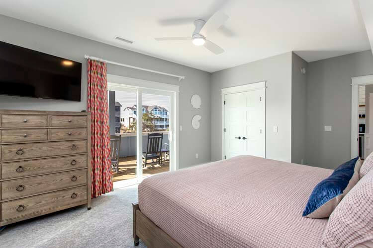 1st Floor King with Private Bath