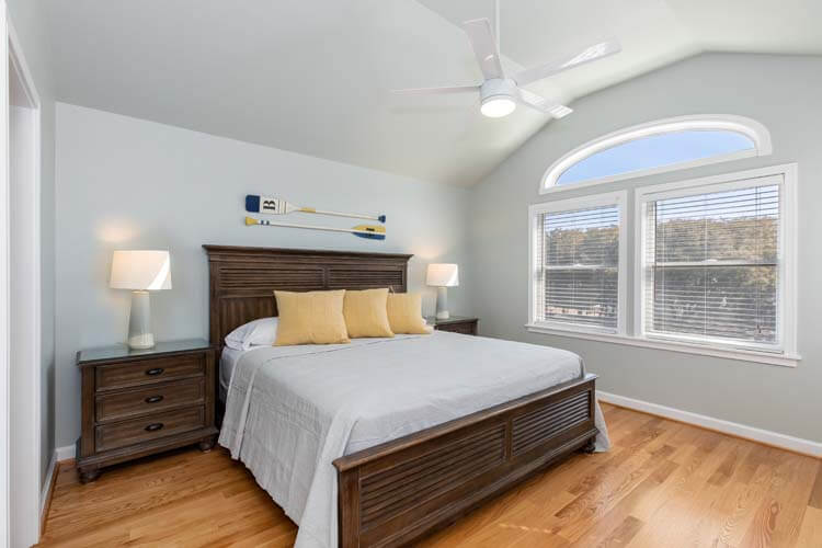 2nd Floor King with Private Bath