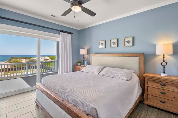 1st Floor Den with King Bed and Private Bath