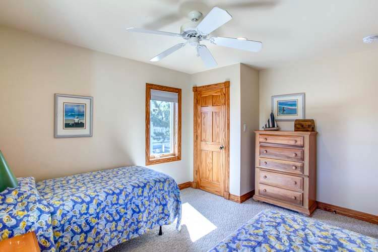 1st Floor Twins Bedroom