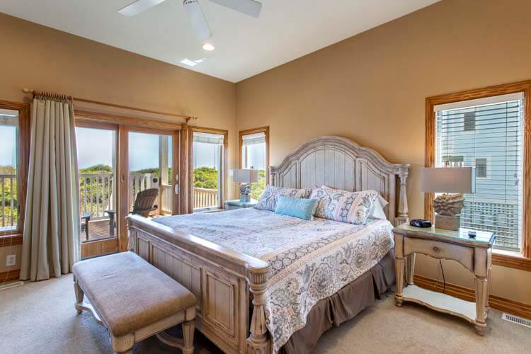 1st Floor King with Private Bath