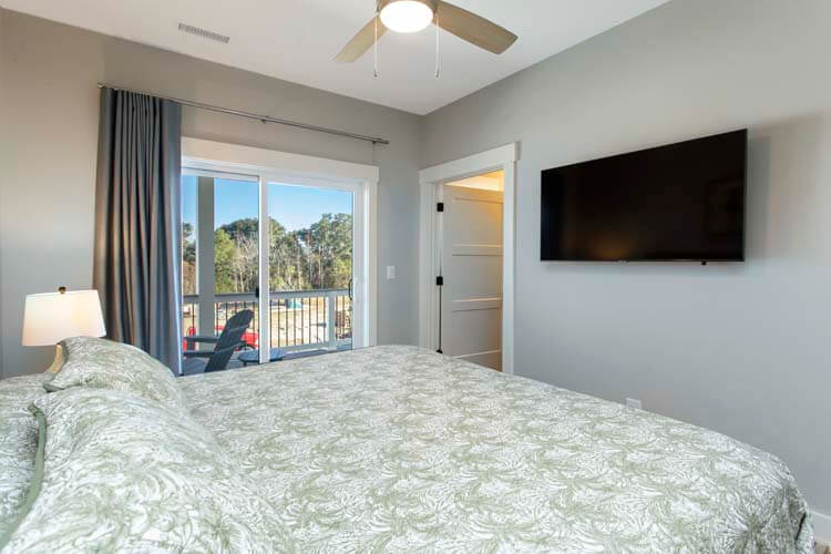 1st Floor King with Private Bath