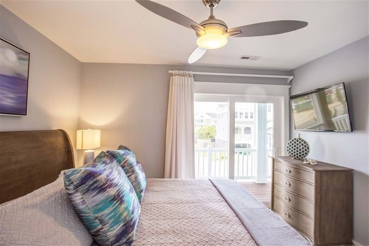 1st Floor King with Private Bath