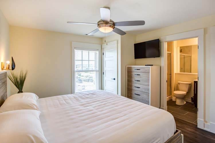 2nd Floor King with Private Bath