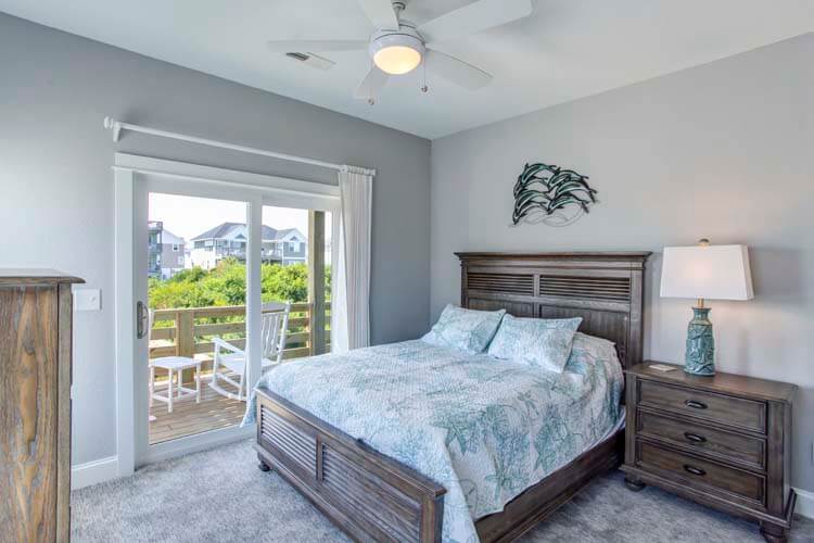 1st Floor Queen with Private Bath