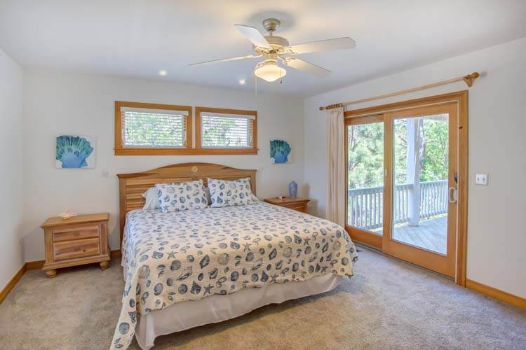 1st Floor King with Private Bath