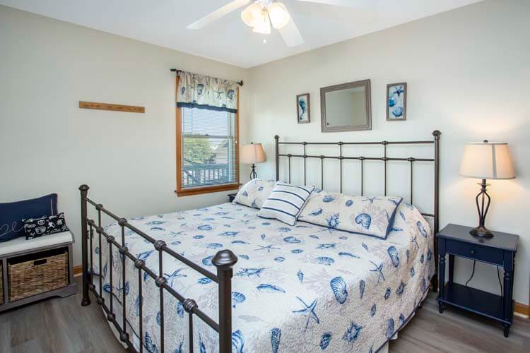 1st Floor King Bedroom