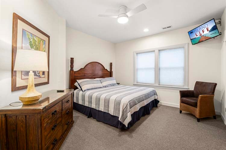 Ground Floor King with Private Bath (9)