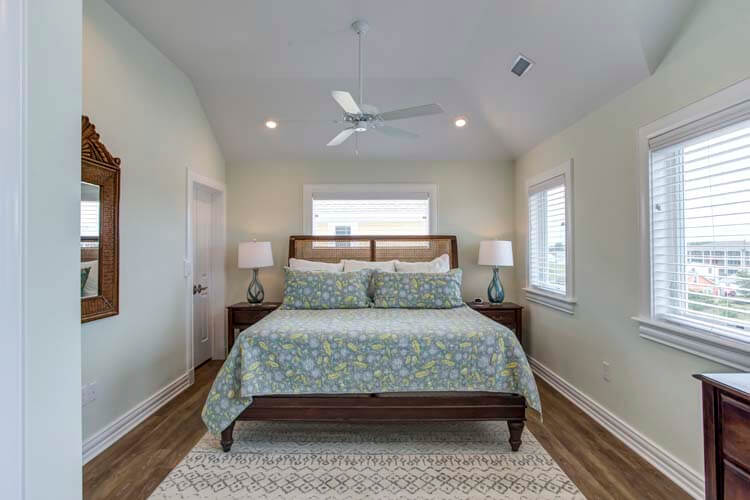 2nd Floor King with Private Bath