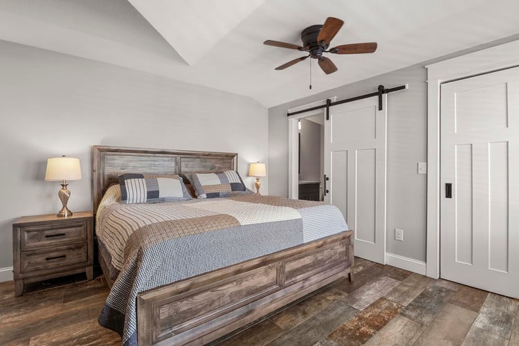 3rd Floor King with Private Bath (23)