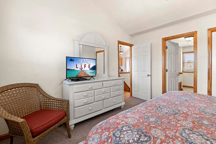 2nd Floor King with Private Bath