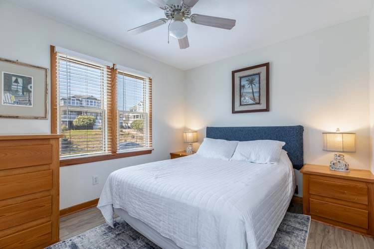 1st Floor Queen with Private Bath