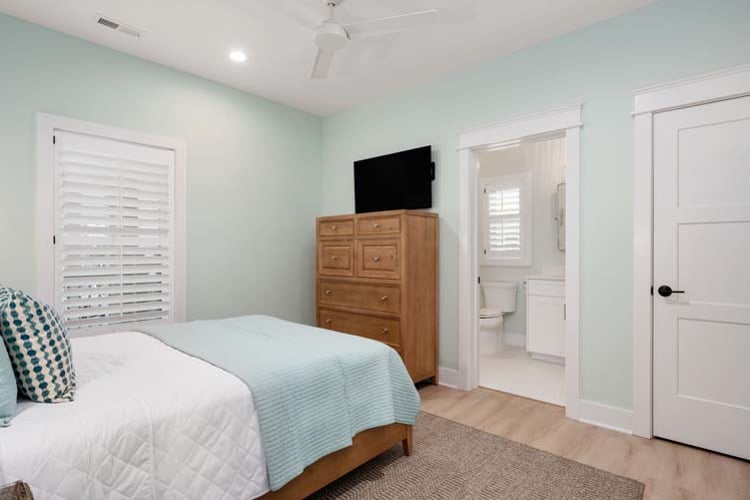 Ground Floor Queen with Private Bath (8)