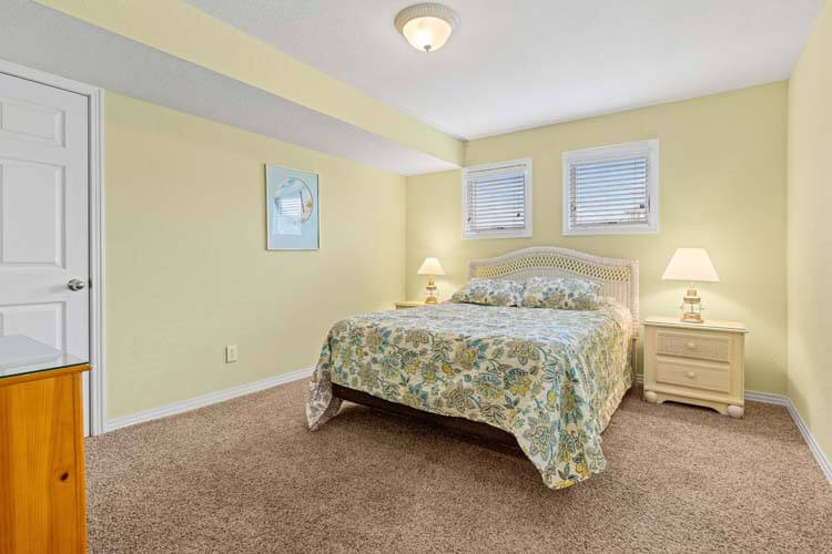 Ground Floor Queen with Private Bath