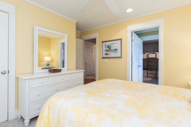 1st Floor Queen with Shared Bath