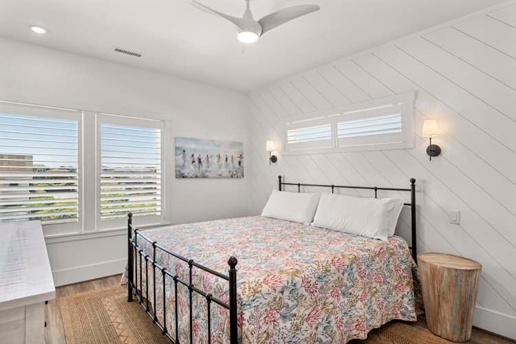 2nd Floor King with Private Bath