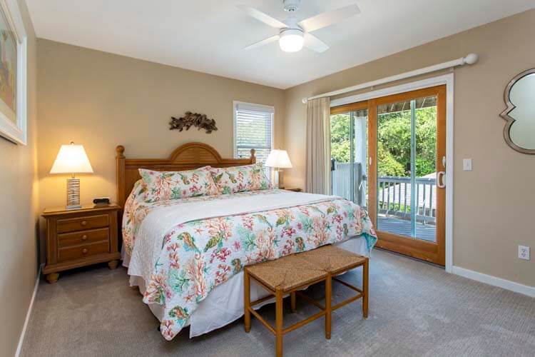 1st Floor King with Private Bath