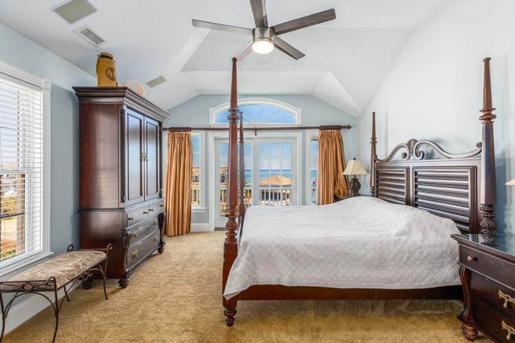 2nd Floor King with Private Bath